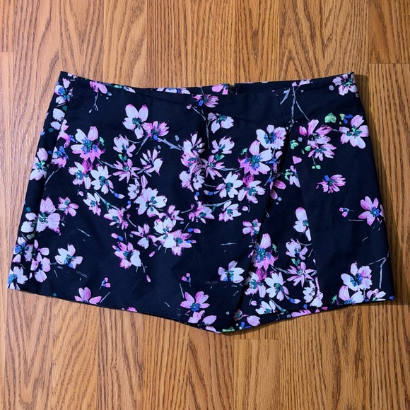 NWT Express Black Pink Floral Mini Skort Y2K Coquette Office Siren Skirt Size 10 - Picture 2 of 13